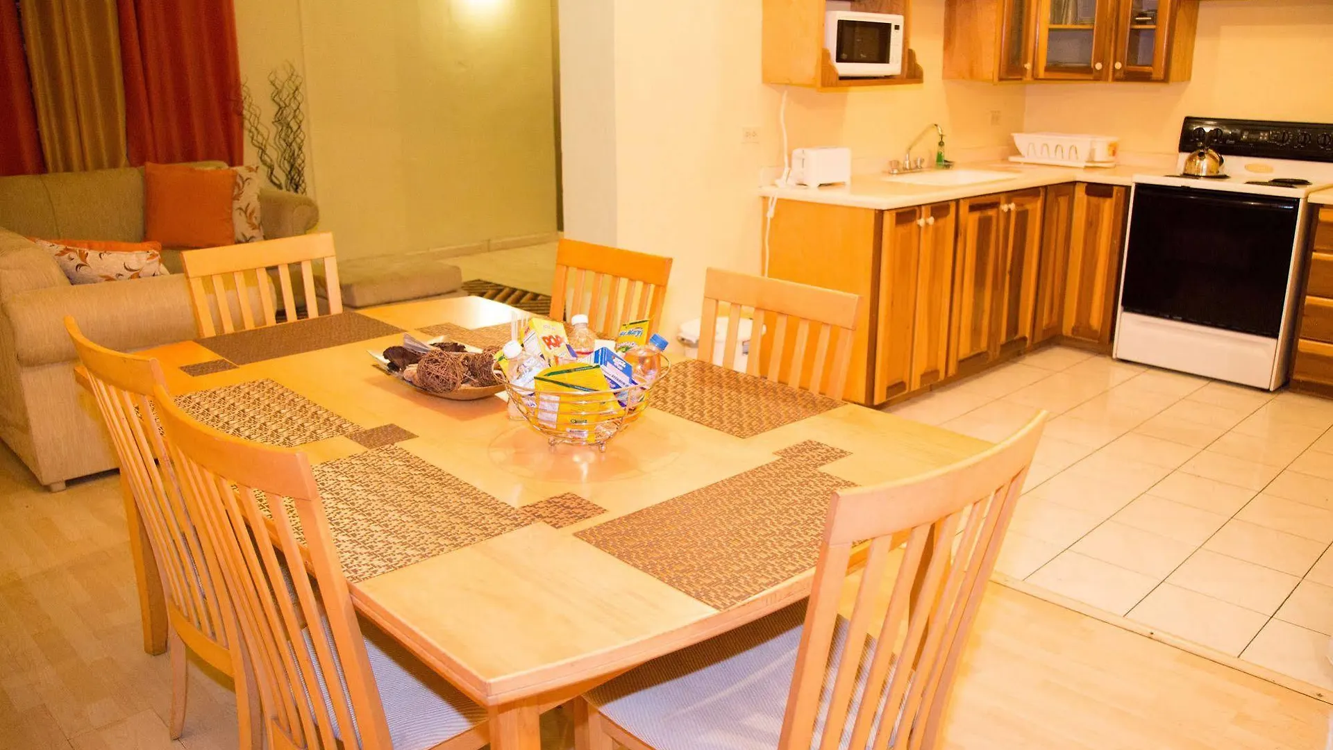 New Kingston Guest Apartment At Westbury