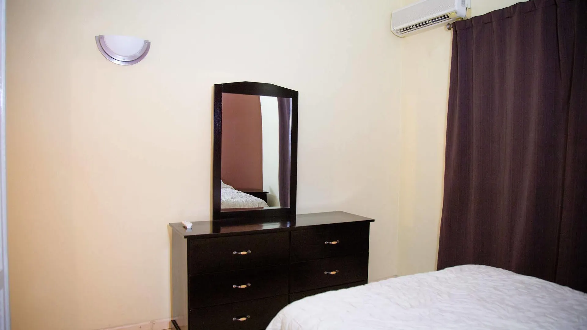 New Kingston Guest Apartment At Westbury