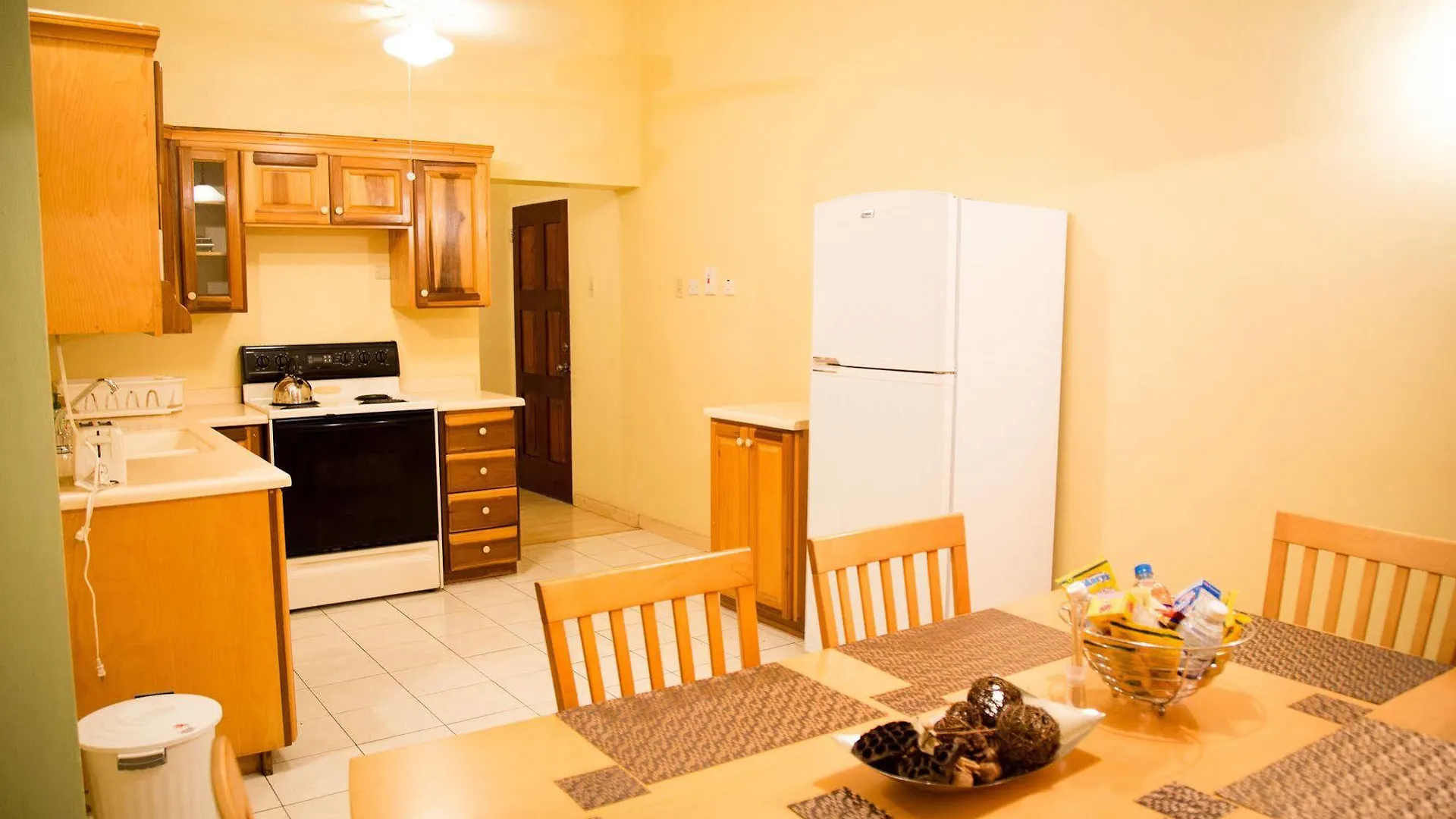 New Kingston Guest Apartment At Westbury