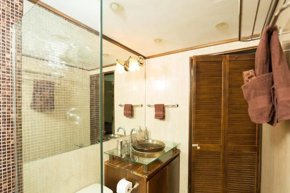 New Kingston Guest Apartment At Westbury 0*,